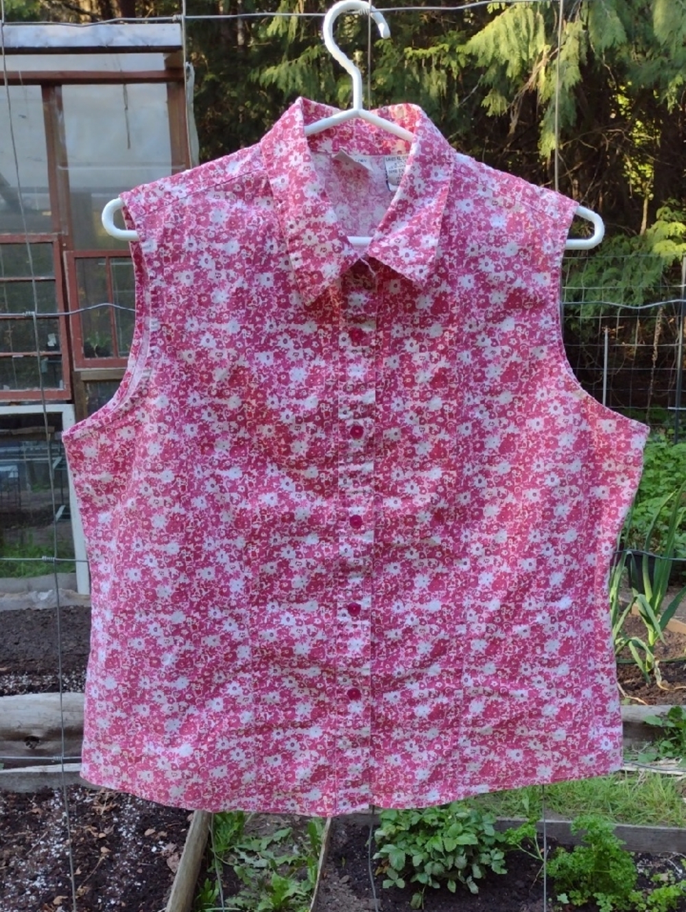 Vintage Sleeveless Pink Floral Button-Up Shirt